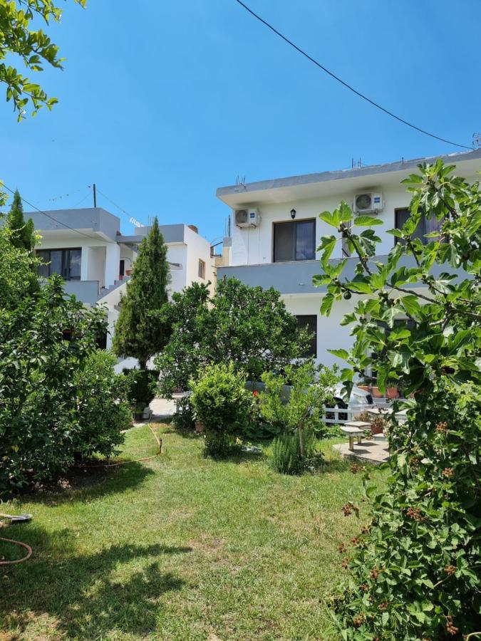 Guest House Vila Elezi Durrës Esterno foto