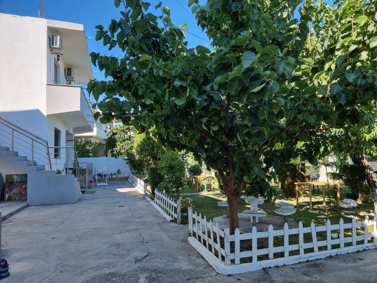 Guest House Vila Elezi Durrës Esterno foto