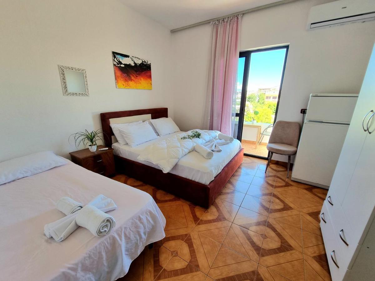 Guest House Vila Elezi Durrës Esterno foto