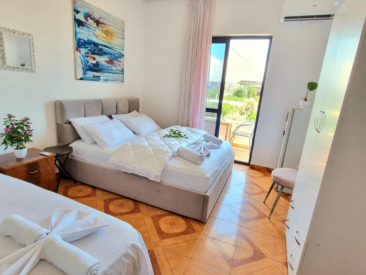 Guest House Vila Elezi Durrës Esterno foto