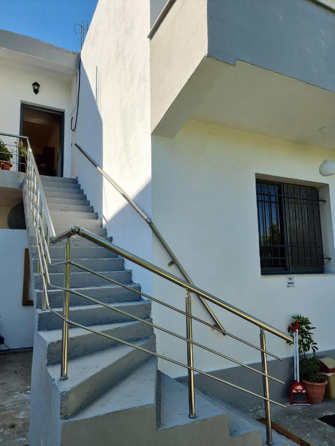Guest House Vila Elezi Durrës Esterno foto