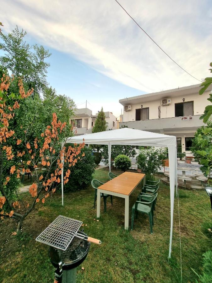 Guest House Vila Elezi Durrës Esterno foto